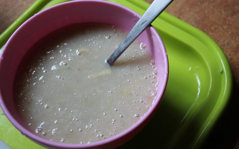 طرز تهیه غذای کمکی نوزاد – سوپ بلغور جو و گندم