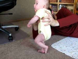 اعمال-ناخودآگاه-و-خودآگاه-نوزاد-قدم زدن